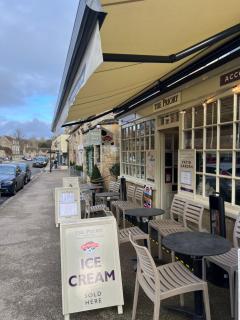 Priory Tearooms Burford with Rooms - 1