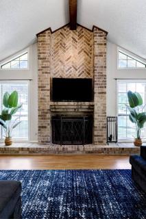 Luxurious Oasis W Serene Pool, Games & Fire Pit - San Antonio - 5