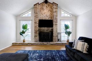 Luxurious Oasis W Serene Pool, Games & Fire Pit - San Antonio - 6