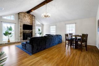 Luxurious Oasis W Serene Pool, Games & Fire Pit - San Antonio - 1