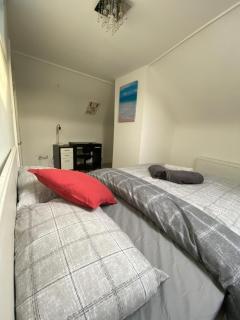EEJs Modern London 3 bed flat near Crystal Palace Stadium - Great transport links - 3