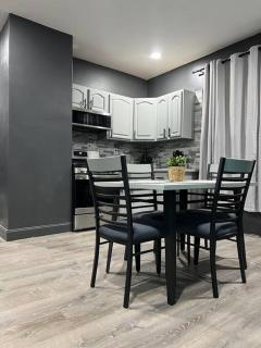 Vintage Luxury 2 Bedroom - Newark - 0