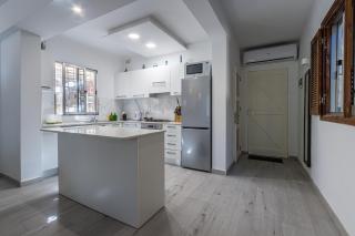 Bahar ic-Caghaq Apartment with private drive-in, equidistant from Sliema and St. Paul's Bay - Naxxar - 2