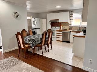 3 BR GREAT HOUSE WITH ONE parking - Richmond Hill - 4