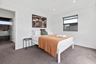 Peaceful Elegant Designated Park King Bed - Christchurch - 7