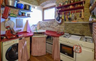 Stunning Home In Arezzo With Kitchen - 2