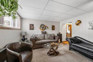 YEG Chic Luxury Accommodation - 1