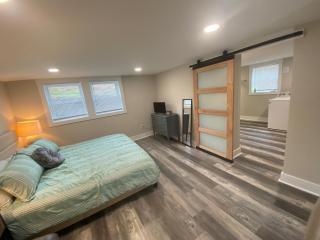Newly Renovated Lincolnton Downtown Rail Trail Apartment - Walk to Main St - Lincolnton - 2