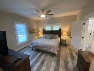 Lincolnton Rail Trail Downtown Family Home - Newly Renovated Walk to Main St and Splash Park - Lincolnton - 1