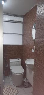 ALQUILER DE DEPARTAMENTO TIPO ESTUDIO EN HUARAZ. Ofrece una capacidad máxima de 6 personas, cuenta con comedor, sala y cocina. Además baño completo con ducha y columna de hidromasaje, agua caliente dispuesta por terma solar las 24 horas del día. - Huaraz - 1