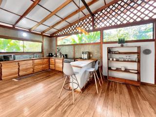 Whispering Wisdom, 3 Bed with Pool, Steps to Beach - Tuba Creek - 9