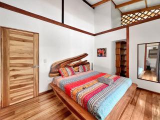 Whispering Wisdom, 3 Bed with Pool, Steps to Beach - Tuba Creek - 4