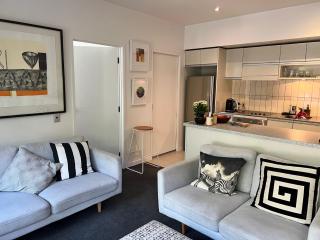 Lovely 2 bedrm apartment in Auckland's viaduct - Auckland - 0
