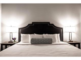 Beautiful 2BR 2BA In The Block by CozySuites - Indianápolis - 3
