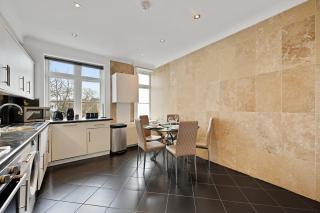 beautiful 2 king size beds 2 bath- sleeps 5 in Earls Court - 4