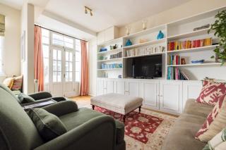 Traditional Treasure – 3 Bedroom Home by Hyde Park - 9