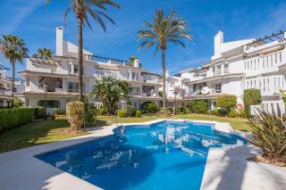 Apartamento con piscina. Los Naranjos de Marbella - Marbella - 9