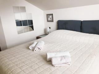 Bright penthouse close to center with terrace and lake view - Lecco - 3