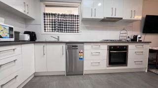 French Provincial cottage in the hidden gem Seaford - Seaford - 1