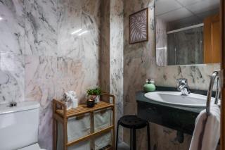 tuGuest Station with Parking - 6