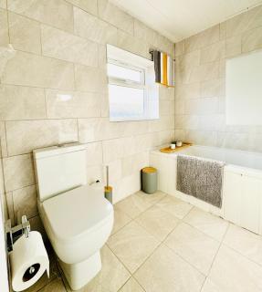 "The Cromwell" I Contractor's Haven Borehamwood I 3 - 6 Beds I Free Parking, Netflix & Sky Sports - Borehamwood - 9