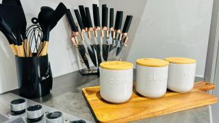 "The Cromwell" I Contractor's Haven Borehamwood I 3 - 6 Beds I Free Parking, Netflix & Sky Sports - 1