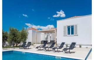 Luxurious villa Bright with pool - Debeljak - 9