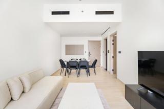 Stunning modern 3BR apartment in JVC - Dubai - 7
