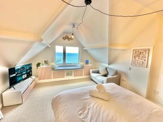 Pier View Retreat - 5 Mins Walk to Beach - Sea Views With Parking - 4