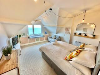 Pier View Retreat - Close to Beach - Sea Views With Parking - 0