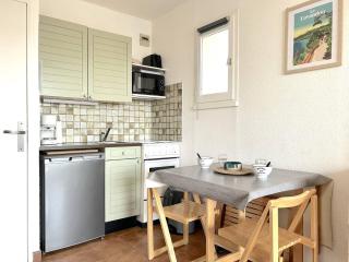 Studio calme avec coin nuit, terrasse et parking - Proche plage et commerces - FR-1-251-420 - Le Lavandou - 9