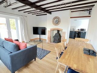 Dolls House Cottage - 8