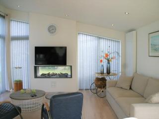 Chalet in Zeeland by the Lake - 3