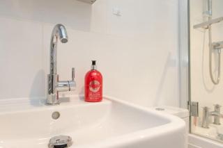 Lovely Cottage by Coastal Footpath & Surf Beaches! - Bude - 2