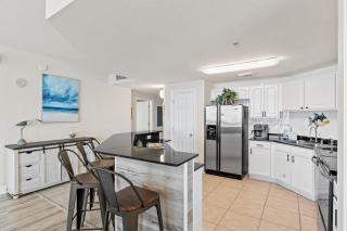 Calypso Resort and Towers #801-W by Book That Condo - Panama City Beach - 4