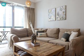 HiGuests - Royal 2BR Apt With Balcony Near Burj Khalifa - Dubai - 2