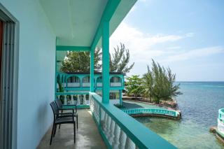 Ocean View King Room at Sahara Hotel - Montego Bay - 3