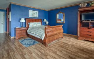 Captains Quarters - Anchor Pier Lodge - 2