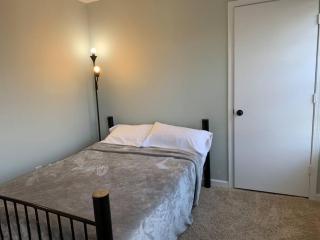 Peaceful Hideaway Fully Stocked Entire Home - Concord - 5