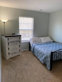 Peaceful Hideaway Fully Stocked Entire Home - Concord - 3