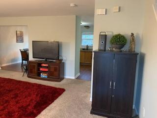Peaceful Hideaway Fully Stocked Entire Home - Concord - 6