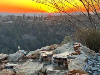 Stunning Mountaintop Resort - 4