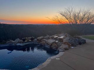 Stunning Mountaintop Resort - Placerville - 2