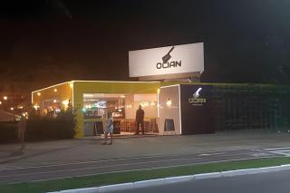 Em frente ao quiosque Ocian na praia, pé na areia - Praia Grande - 9
