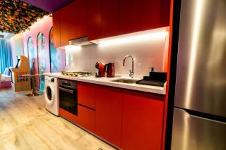 Capsule Flora business bay view Burj Khalifa-pool table-game arcade-Projector-Playstation 5 - 5