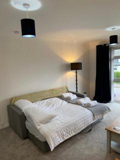 Spacious 2 Bed Village Flat sleeps 4/6 - Nottingham - 4