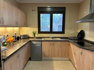 Marvelous Ador Dream Villa with Wifi, 3 Bedrooms And Swimming Pool - Ador - 9