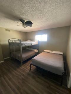 Bungalow- Bachelor/Bachelorette parties welcomed! - Lake Ozark - 7