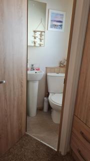 Stunning 2 Bedroom, pet friendly Static Caravan at Hoburne Devon Bay - Goodrington - 6