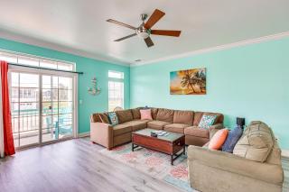 Calm Coastal Haven with 2 Balconies Near Beach - Carolina Beach - 4